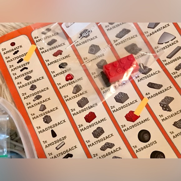 Lot MEGA BLOKS MINIONS Building Block Sets Dinosaur Ice Cream Truck Hot Dog Cart - Picture 14 of 16